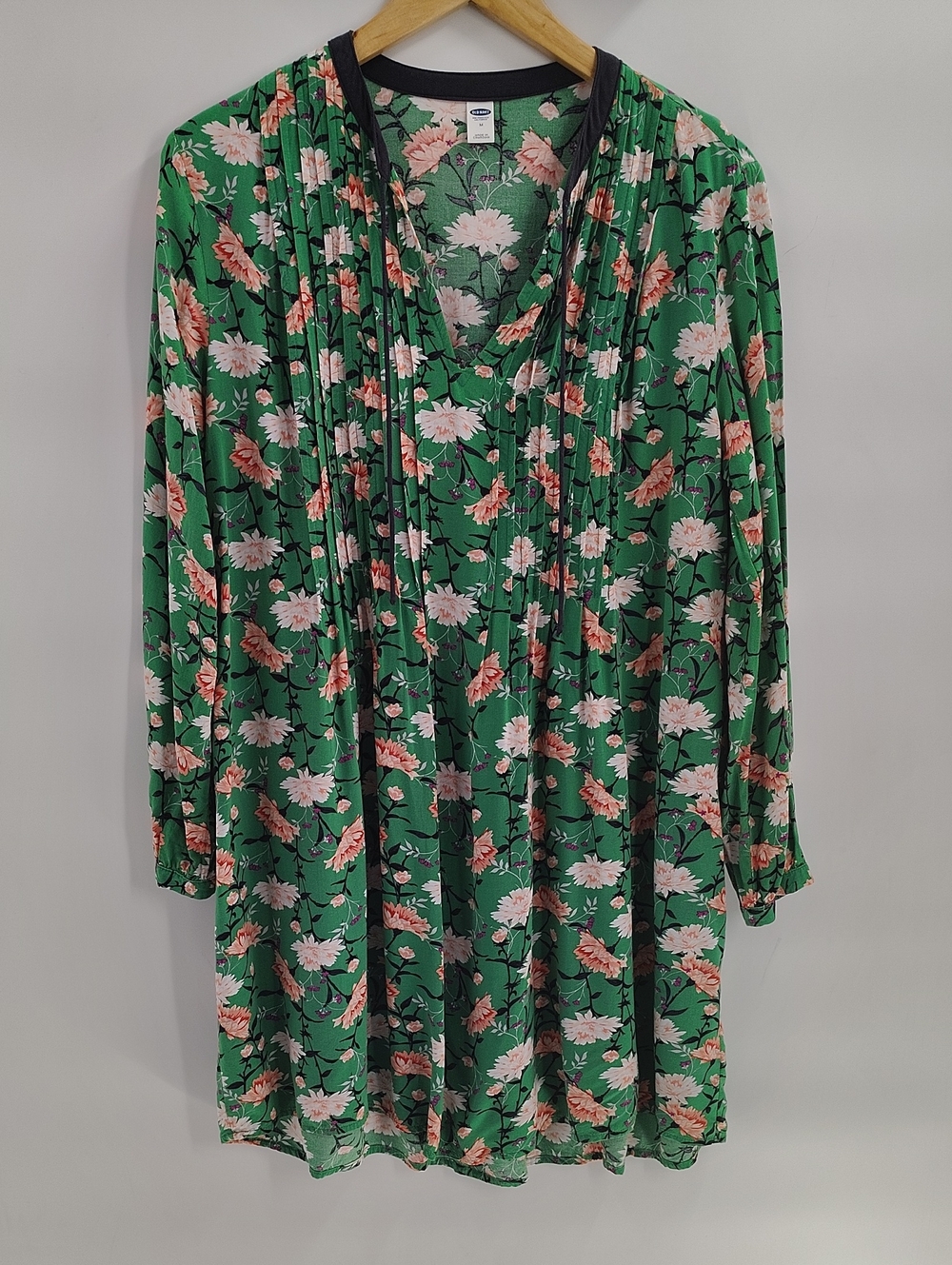 Old Navy Green Floral Pintuck Swing Dress Medium V-neckline With Tie Long Sleeve
